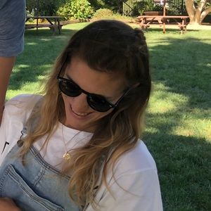 Meet your Posher, Olivia